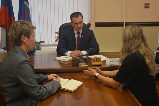 Депутат Воронежской гордумы Иван Новак взял на контроль проблемы с мусорными площадками и ЖКХ