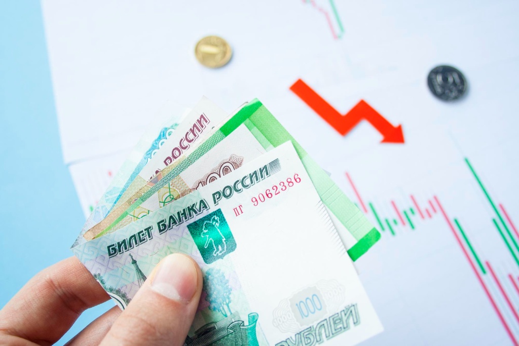 Более половины опрошенных россиян не следят за доходами и расходами