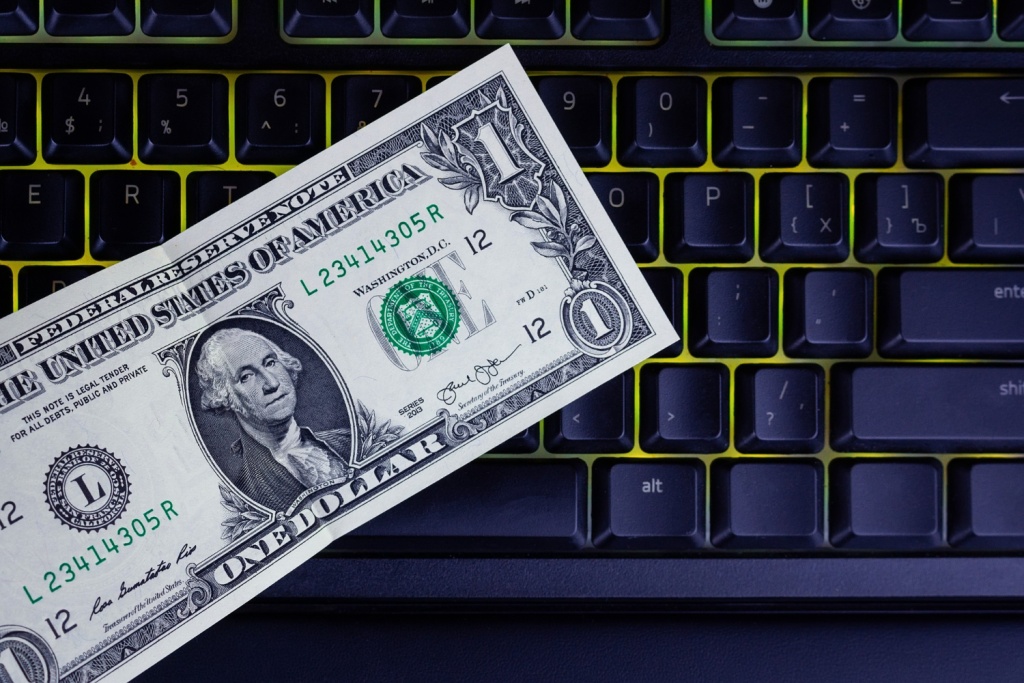 Курс доллара на Forex превысил 103 рубля, евро - 108 рублей Курс доллара на Forex превысил 103 рубля, евро - 108 рублей