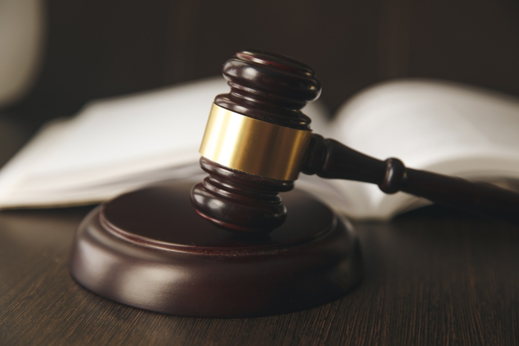 В Воронежской области работника муниципального казённого учреждения будут судить за взятку