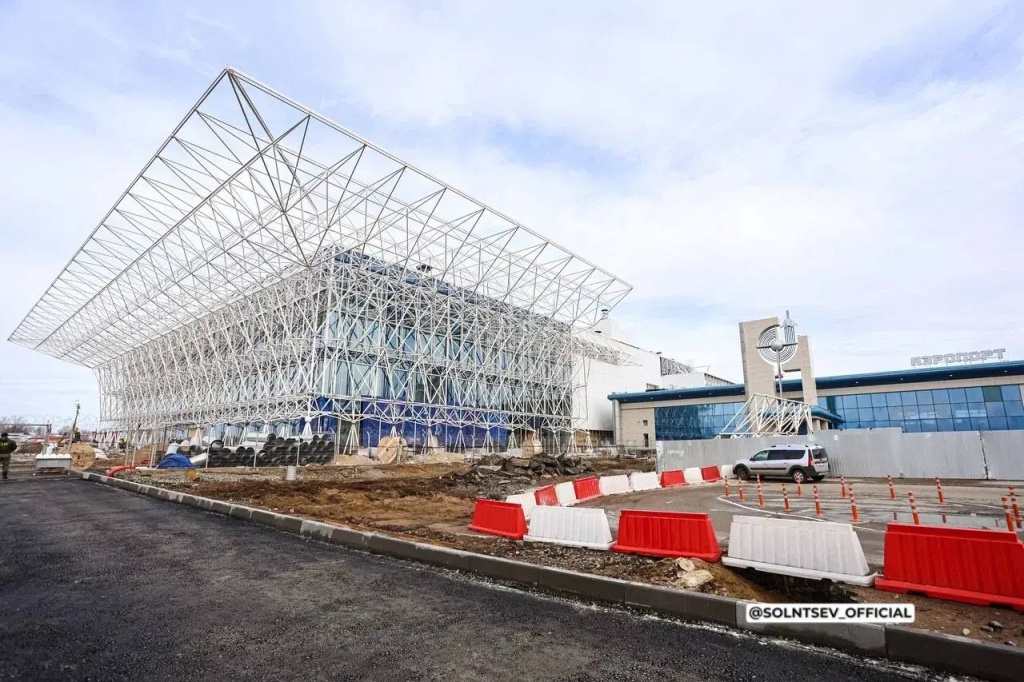 Губернатор Оренбуржья и замминистра транспорта РФ оценили темпы строительства нового аэровокзала Губернатор Оренбуржья и замминистра транспорта РФ оценили темпы строительства нового аэровокзала