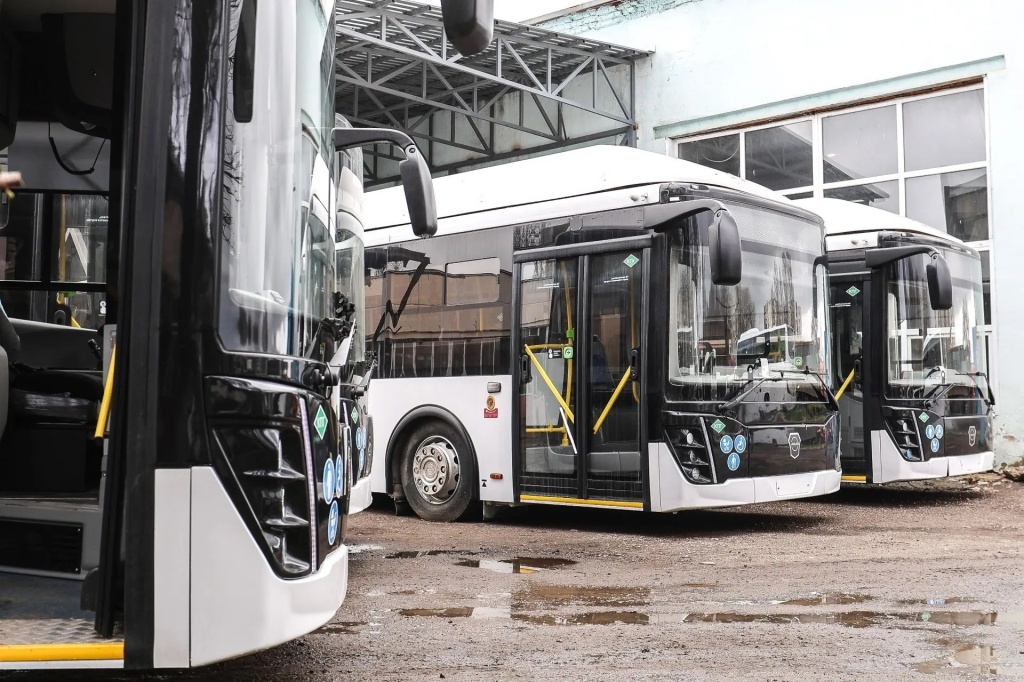 Сергей Петрин: 10 новых автобусов‑«гармошек» выйдут на маршруты Воронежа до конца апреля Сергей Петрин: 10 новых автобусов‑«гармошек» выйдут на маршруты Воронежа до конца апреля