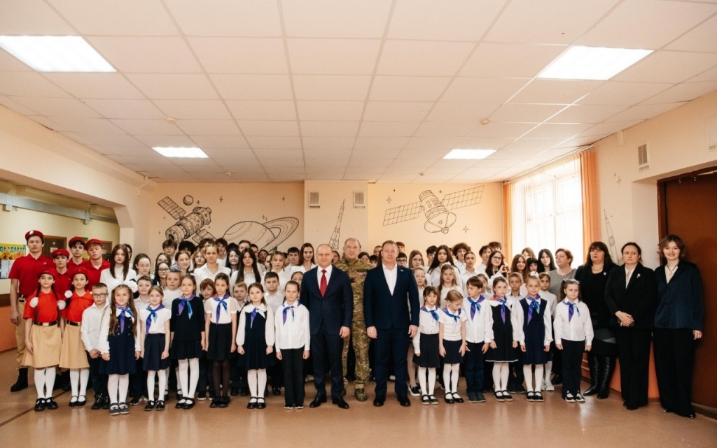 Глава округа Пушкинский Максим Красноцветов открыл мурал в честь космонавта‑героя в Ивантеевке