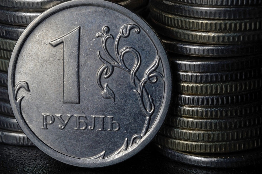 Рубль под контролем: власти сократили лимит на вывоз наличных Рубль под контролем: власти сократили лимит на вывоз наличных