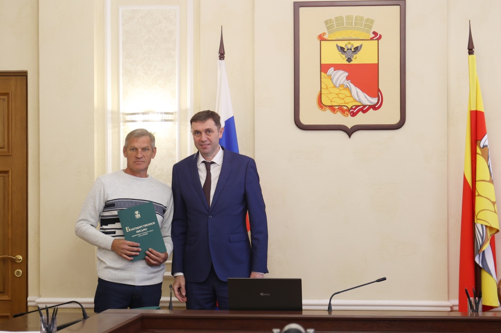 «Этот поступок заслуживает уважения»: мэр Воронежа поблагодарил коммунальщиков за помощь при тушении пожара «Этот поступок заслуживает уважения»: мэр Воронежа поблагодарил коммунальщиков за помощь при тушении пожара