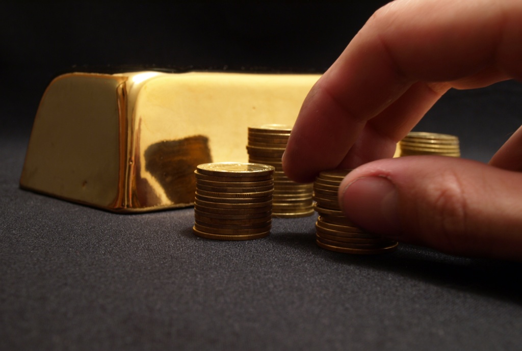 Золото установило новый ценовой рекорд, превысив $4200