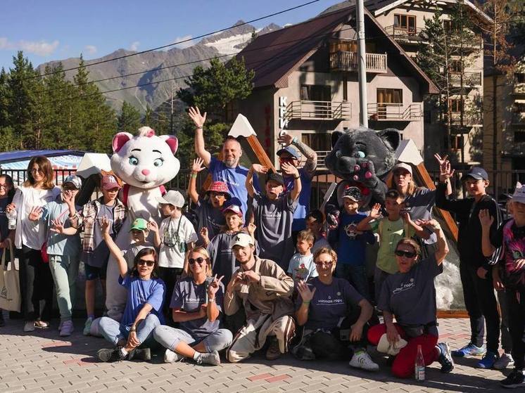 Волонтеры со всей страны очистили склоны Эльбруса от мусора Волонтеры со всей страны очистили склоны Эльбруса от мусора