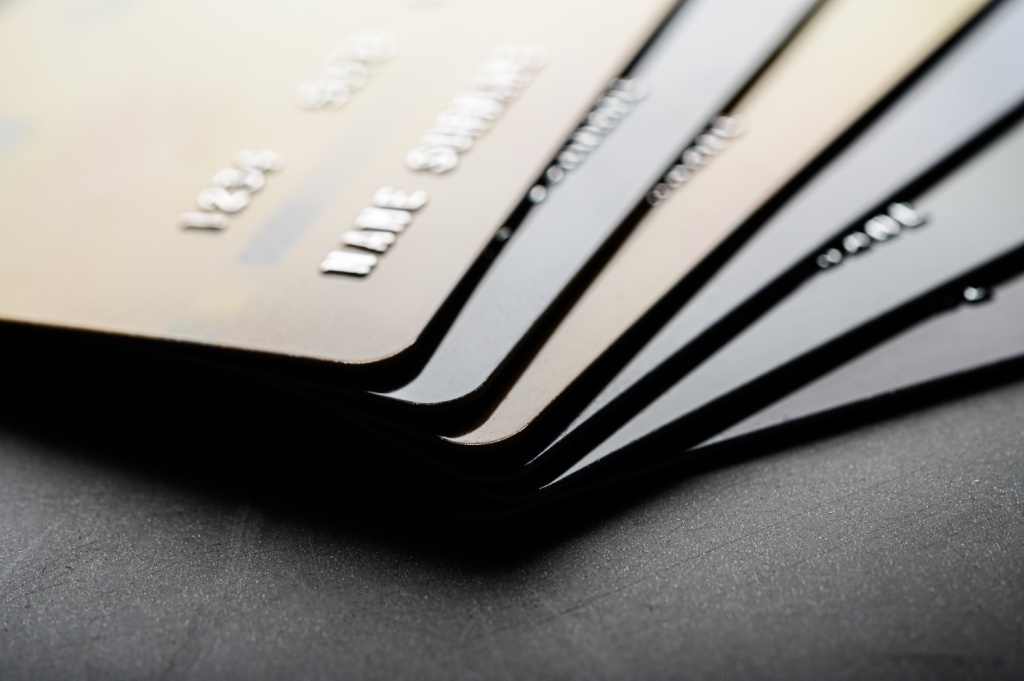 Банковский сектор определит сроки действия Visa и Mastercard с истёкшим сроком действия