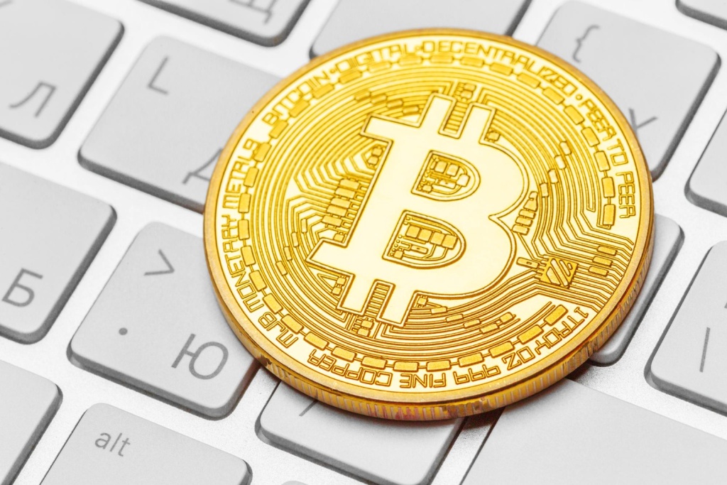 Курс биткоина потерял 2,5 тысячи долларов после рекордного подорожания